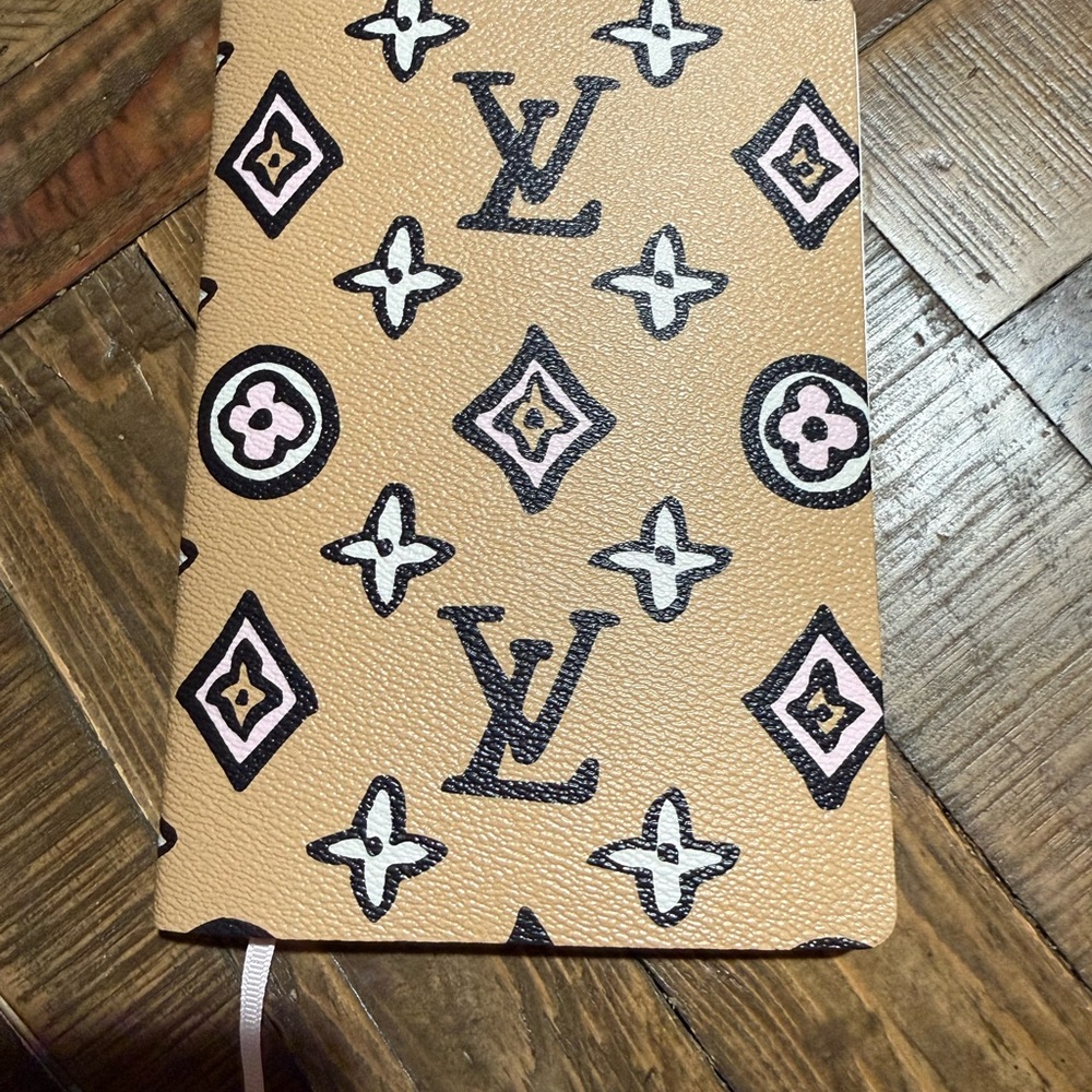 Louis Vuitton Monogram Wild At Heart Cahier Clemence Notebook - Picture 10 of 11